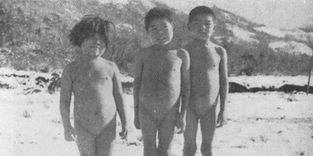 Niños kawéskar, hacia 1945