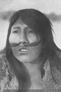 Joven Selk'nam, hacia 1920