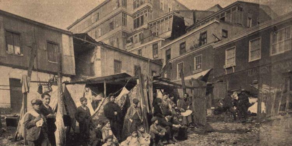 Campamento en los Cerros de Valparaíso, construido tras el terremoto de 1906