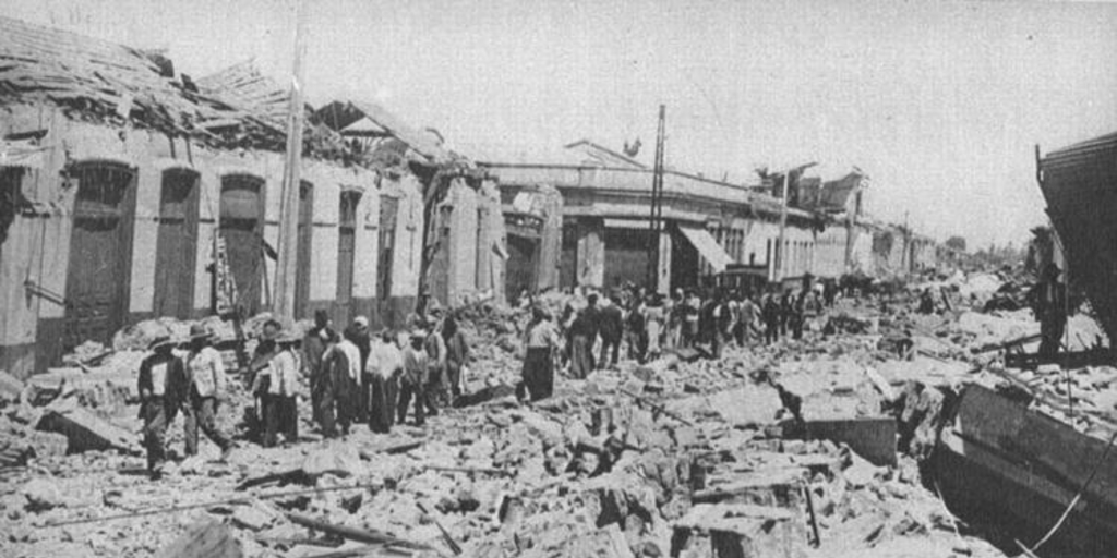 Calle de Chillán tras el terremoto de 1939