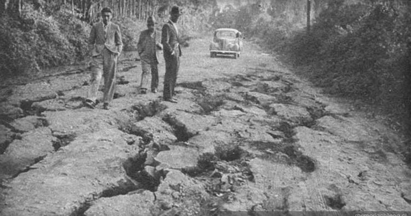 Camino de Chillán a Concepción destruido por el terremoto de 1939