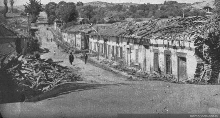 Calle principal del pueblo de Florida, 8° región, reducida a escombros