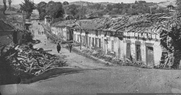 Calle principal del pueblo de Florida, 8° región, reducida a escombros