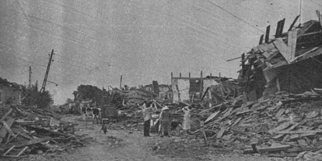 Casas en ruinas en Chillán, 1939