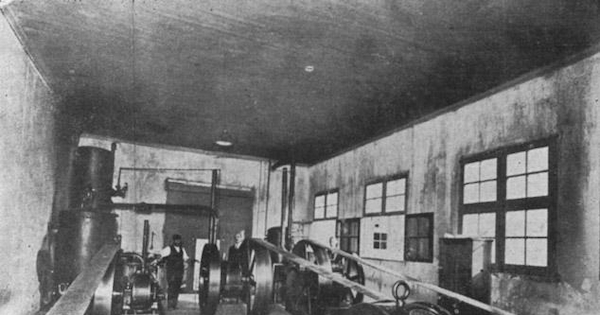 Compañía Electro-Metalúrgica S.A., sala de compresoras, Santiago, 1928