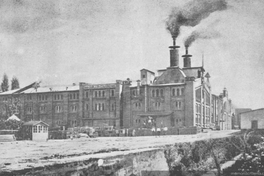 Fachada principal de la Fábrica de Cerveza de Carlos Cousiño, Providencia, Santiago, 1902