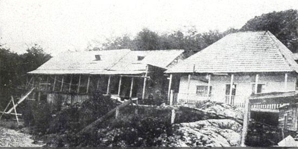 Casas en Puerto Bajo Pisagua, en la desembocadura del río Baker, hacia 1920