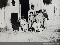 Colono José Parada y su familia, Lago Cochrane, Aysén, 1928