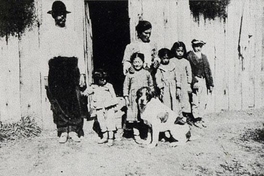 Colono José Parada y su familia, Lago Cochrane, Aysén, 1928