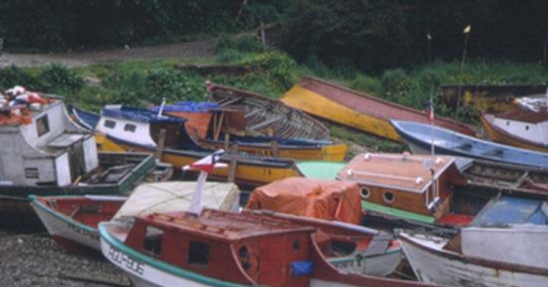 Lanchas pesqueras en Puerto Cisnes, Aysén, 2001