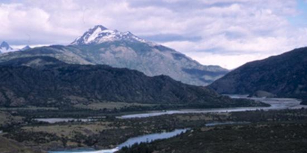 Junta de los ríos Baker y Nef, Aysén, 2001