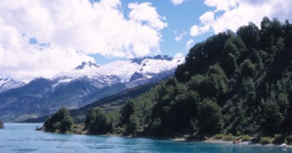 Lago Bertrand, junto al desagüe del lago General Carrera, Aysén, 2001