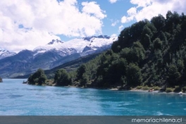 Lago Bertrand, junto al desagüe del lago General Carrera, Aysén, 2001