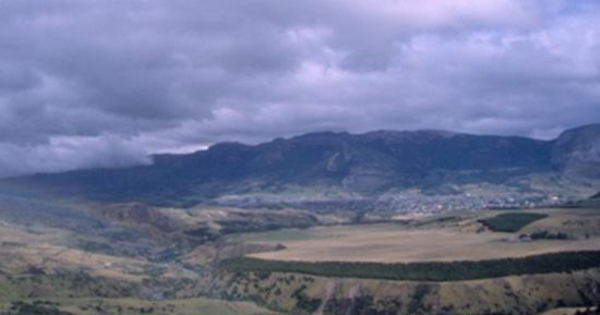 Vista de Coyhaique desde mirador, Aysén, 2001