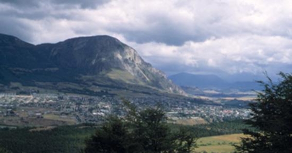 Vista de Coyhaique desde Reserva Nacional Coyhaique, Aysén, 2001