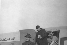 Jaime Eyzaguirre en el aeropuerto de Barajas, Madrid, 1947