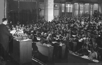 Fernando Santiván en el Congreso de la Paz, China, 1952