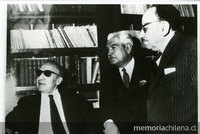 Manuel Rojas junto a Carlos Droguett y Enrique Espinoza