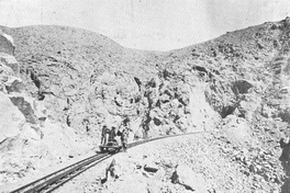 Ferrocarril de Arica a La Paz : volandra traficando en la cremallera, hacia 1913