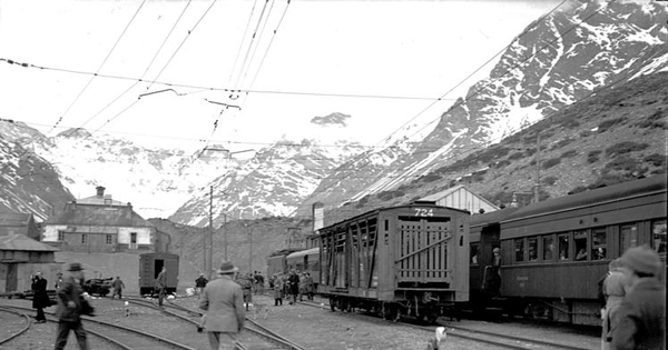 Estación del Ferrocarril en la Cordillera de los Andes
