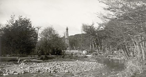 Sondajes petrolíferos del Estado de Chile, en arroyo Tres Puentes, Magallanes