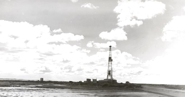 Maquinaria en plataforma petrolera en Tierra del Fuego