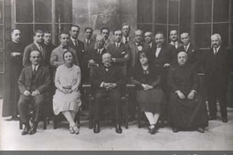 José Toribio Medina con el personal superior del Archivo General de Indias e investigadores de diversos países americanos, Sevilla, 10 de octubre de 1928