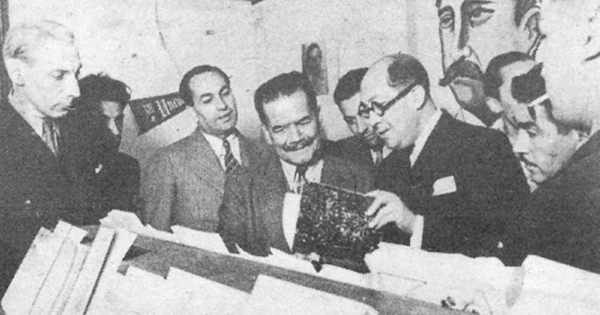 Alberto Romero junto al presidente Pedro Aguirre Cerda, en la Feria del Libro de 1939