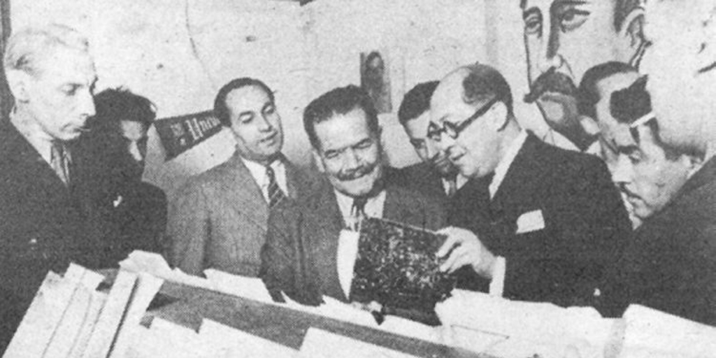 Alberto Romero junto al presidente Pedro Aguirre Cerda, en la Feria del Libro de 1939