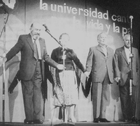 El actor Roberto Parada, durante el III Festival de Teatro de la ACU, 1980