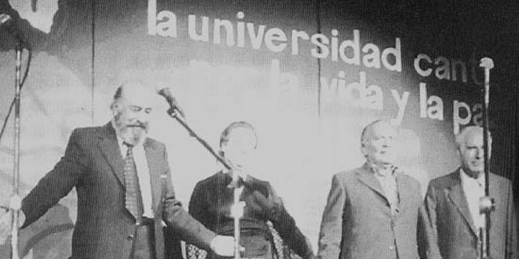 El actor Roberto Parada, durante el III Festival de Teatro de la ACU, 1980