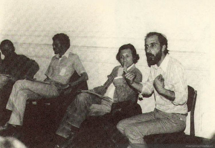 De izquierda a derecha: Alberto Pérez, Fernando Balcells, Francisco Brugnoli y Raúl Zurita, en la Galería de Arte Centro Imagen, 1979