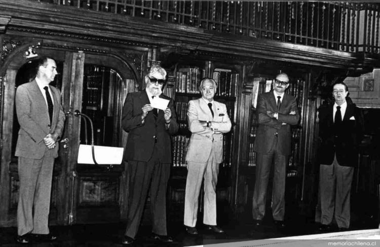 Enrique Campos Menéndez junto a Lukas, Willie Arthur y Francisco Coloane en la Sala Ercilla de la Biblioteca Nacional