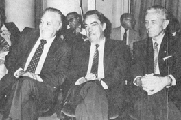 Enrique Campos Menéndez Premio Nacional de Literatura ; Rolando Mellafe Rojas, Premio Nacional de Historia; Federico Heinlein, Premio Nacional de Arte, mención Música