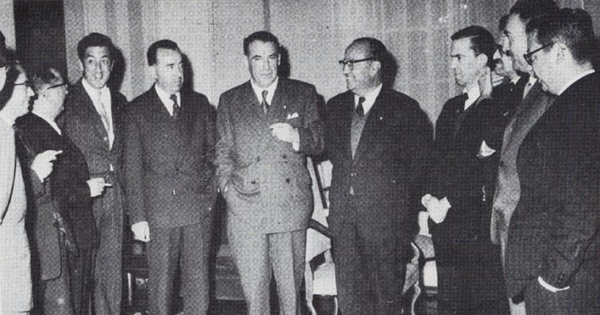 Recepción ofrecida por la Universidad de Concepción. Gonzalo Rojas, Alfredo Lefebvre, Galo Gómez, Juan Loveluck, Rodolfo Zañartu, Daniel Belmar, Víctor Solar, Luis Muñoz, René Cánovas y Enzo Mella, 1961