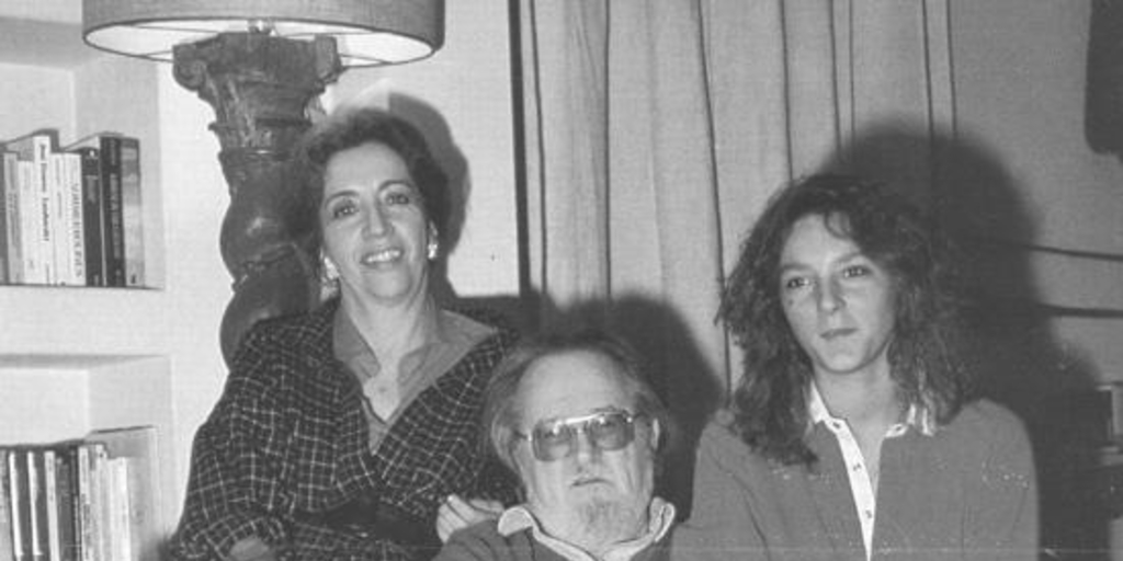 José Donoso, con su esposa María Esther y su hija Pilar