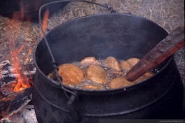 Milcaos fritos, fiesta costumbrista en Caulín, enero de 1999