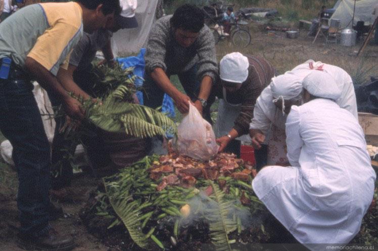 Curanto, fiesta costumbrista en Caulín, enero 2000