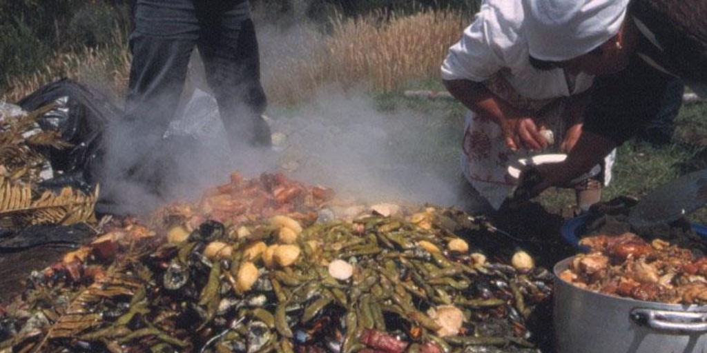 Curanto, fiesta costumbrista en Caulín, enero 2000