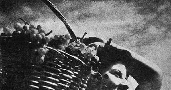 Recolectora de uvas, hacia 1945