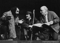 Juan Radrigán junto a los protagonistas de Hechos consumados,1981