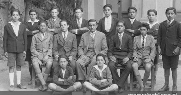 Grupo de alumnos de 6º año, Santiago, 1927