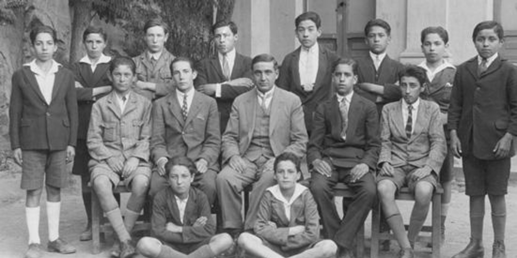 Grupo de alumnos de 6º año, Santiago, 1927