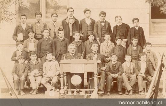 Alumnos de la Escuela Superior nº 3, Santiago, 1901