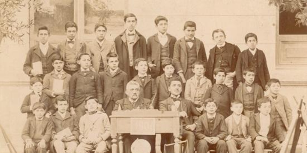 Alumnos de la Escuela Superior nº 3, Santiago, 1901