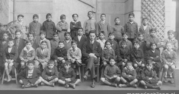 Escuela Experimental Salvador Sanfuentes, Santiago, 1926