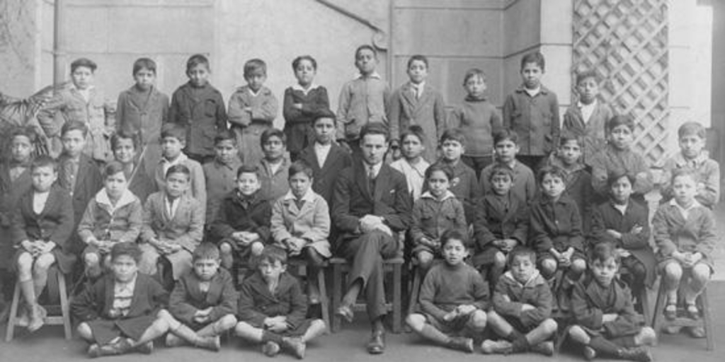 Escuela Experimental Salvador Sanfuentes, Santiago, 1926