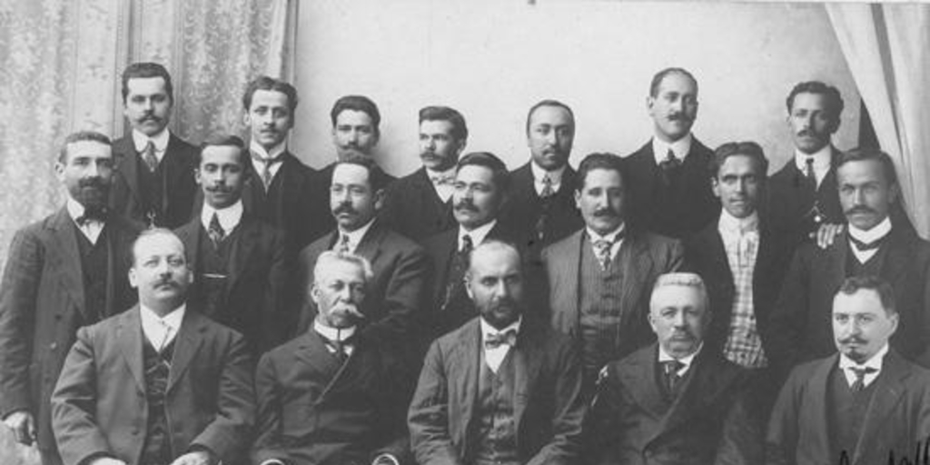Cuerpo de profesores de la Escuela Normal de Victoria, provincia de Malleco, 1910
