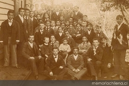 Alumnos de la Escuela Normal de Valdivia, 1895