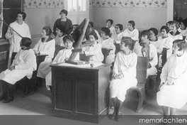 Clase de zoología, hacia 1920